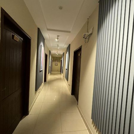 Shelton Boulevard Hotel Lahore Exterior foto